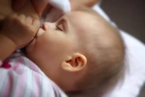 羞羞视频在线看免费厂家孩子吃奶时乳房疼是怎么回事 羞羞视频在线看免费厂家孩子吃奶时乳房疼是怎么回事